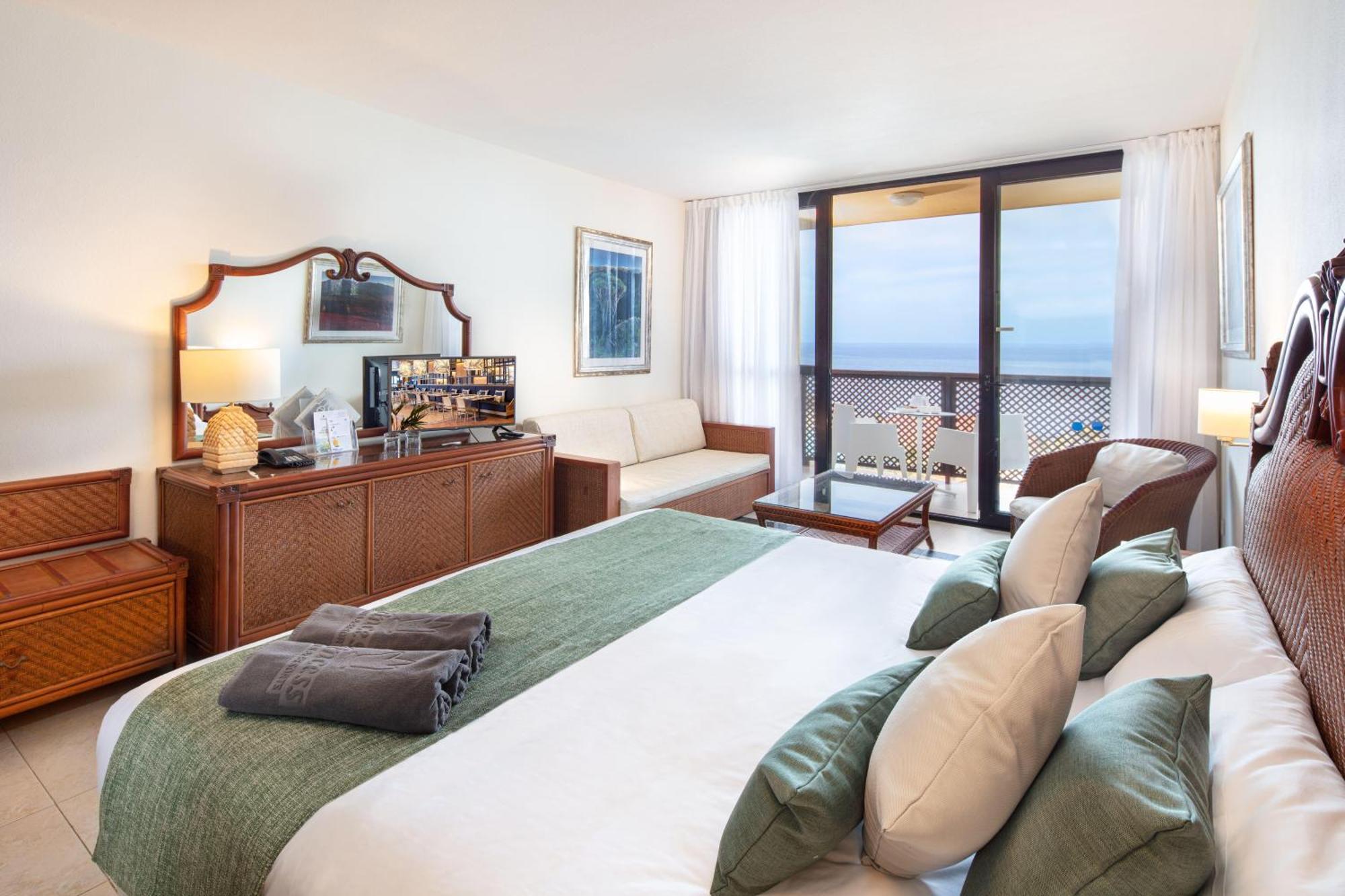 Standard Triple Room Sea View